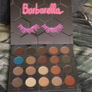 BeeBeauty-London Barbarella eyeshadow palette